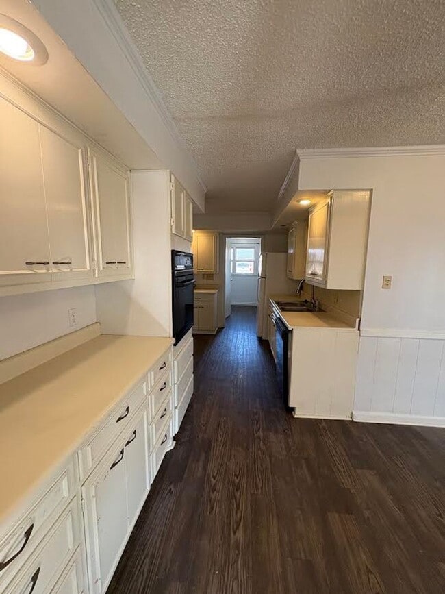 Foto del edificio - 401 S Hoover St