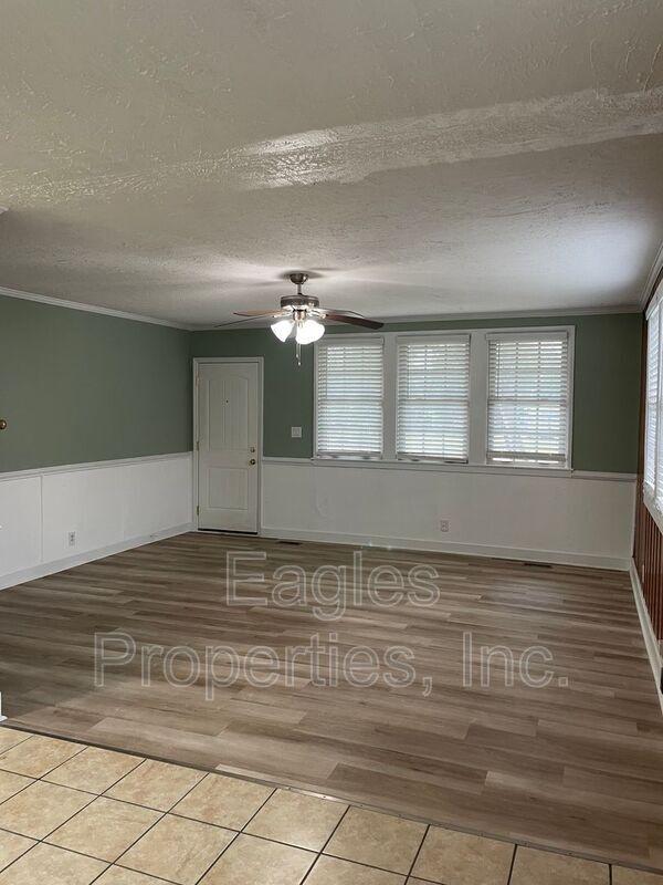 Foto del edificio - 219 Country Acres Rd