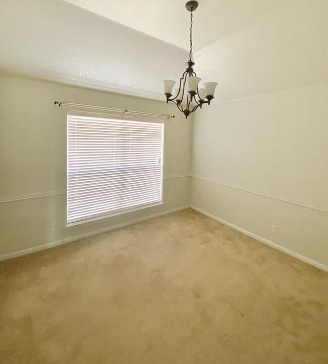 Foto del edificio - AVAILABLE SOON!