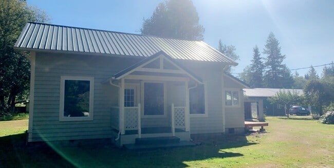 Building Photo - 9022 Valley View Rd