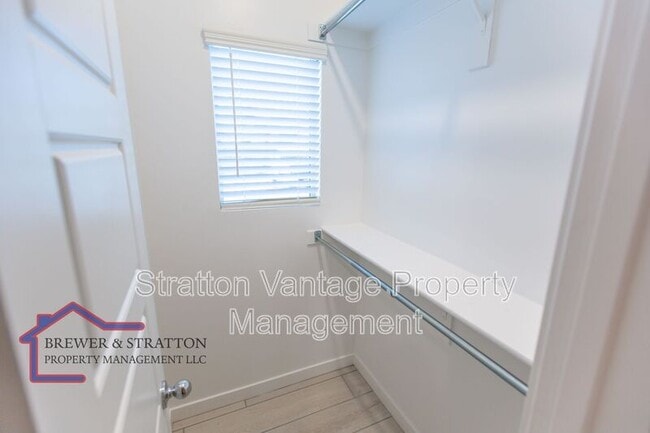 Building Photo - 2249 W Griswold Rd