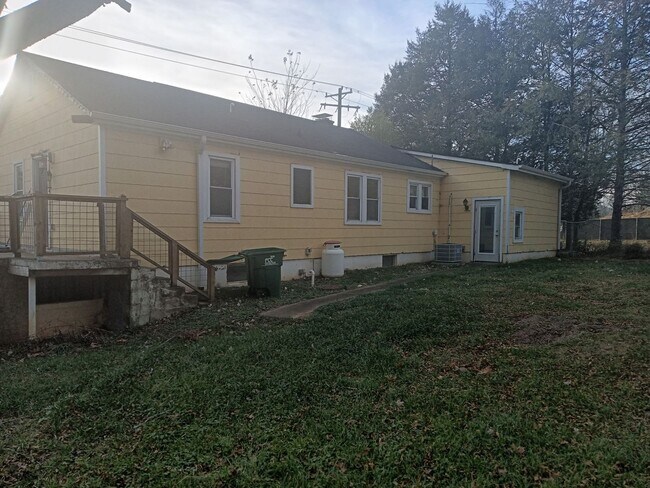 Foto del edificio - Beautiful Home in Swannanoa available now!