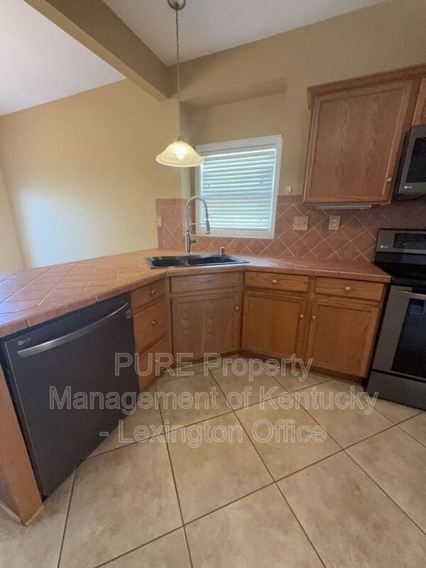 Building Photo - 4844 Clifford Cir