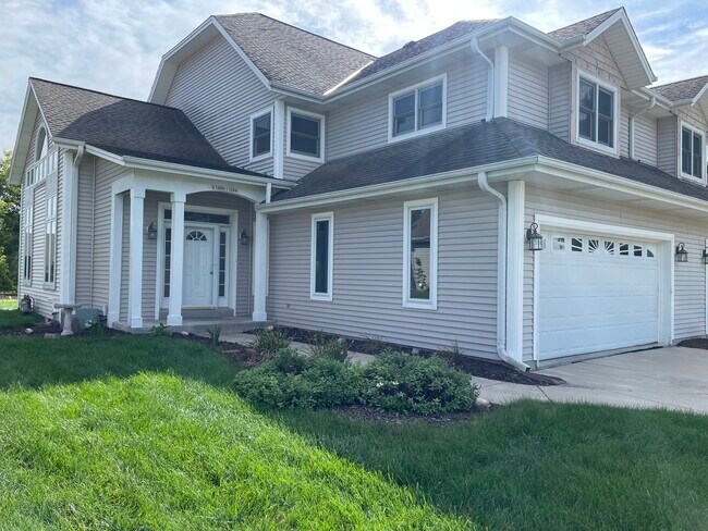 Building Photo - W196N11294 Shadow Wood Ln
