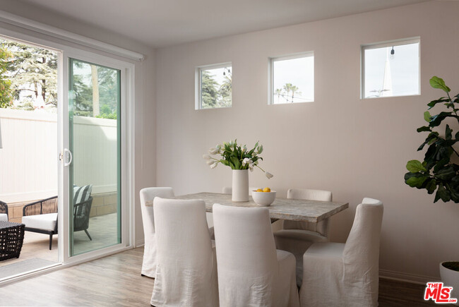 Foto del edificio - 14701 W Rose Ln