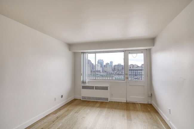 Building Photo - 3460 Rue Durocher