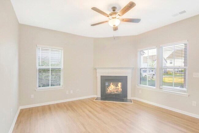 Building Photo - 1012 Crinoline Ln