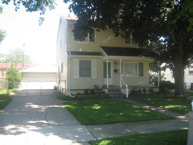 Building Photo - 4702 Mandalay Ave