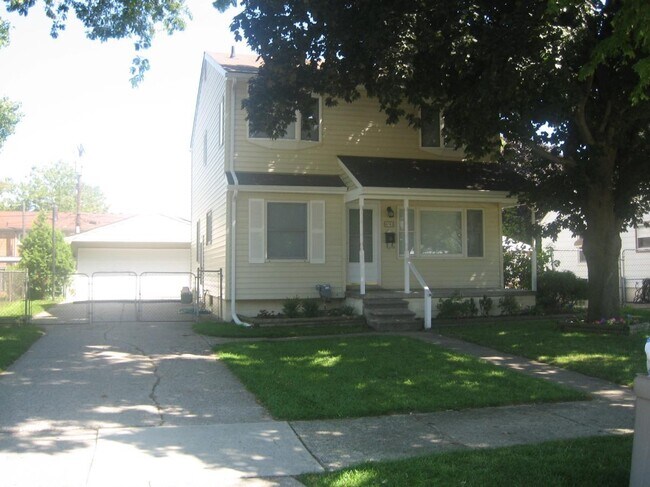 Foto del edificio - 4702 Mandalay Ave