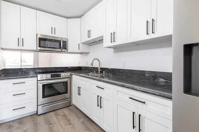 Foto del edificio - 94-615-615 Kahakea St