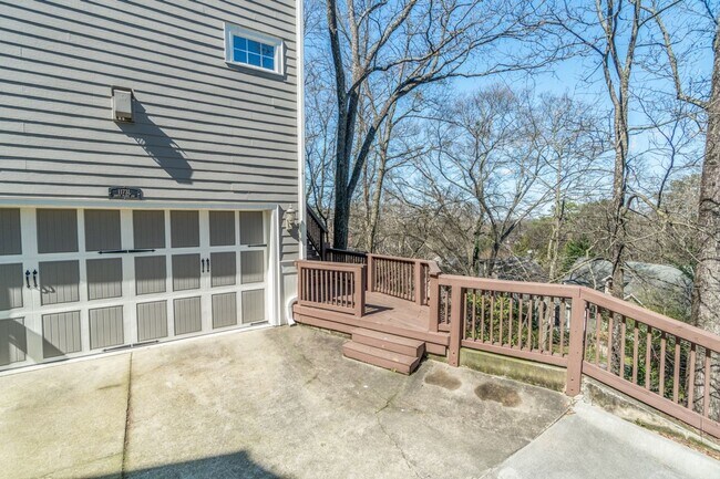 Foto del edificio - Beautiful 3 bedroom 2.5 bath townhome near...