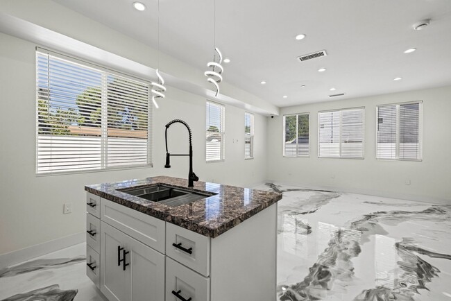 Foto del edificio - 15209 Cohasset St