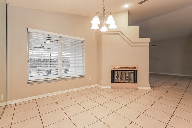 Building Photo - 1521 Vernon Ct