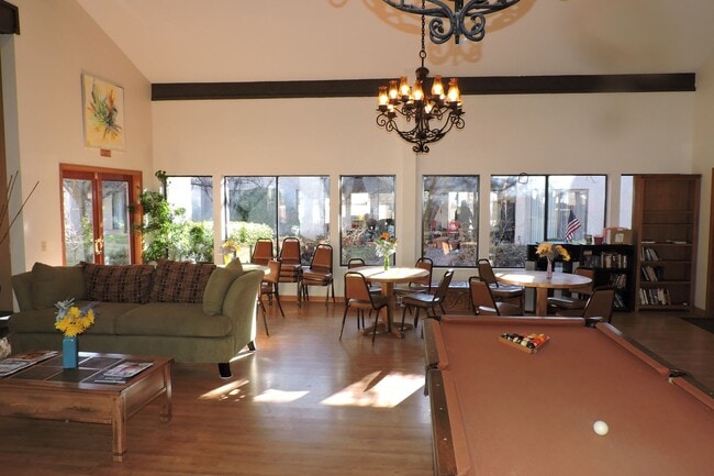 Building Photo - 3 bedroom condo in Village of Oak Creek
