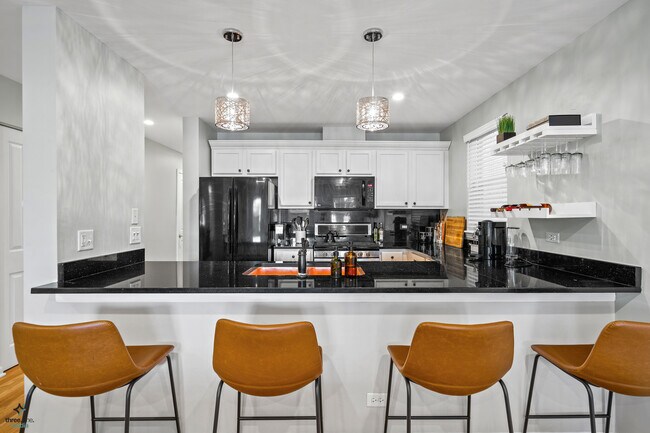 Foto del edificio - 655 W Division St