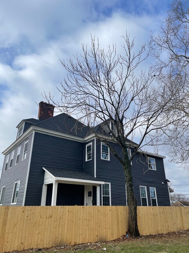 Building Photo - 803 S 17th St