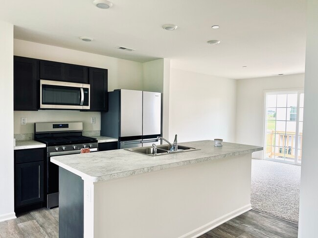 Building Photo - 3820 Bissel Dr