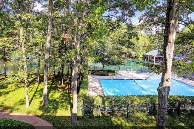 Foto del edificio - 107 Litchfield Ln