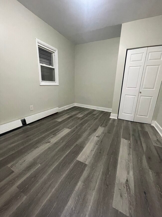 Unit 2 - 52 11th Ave W