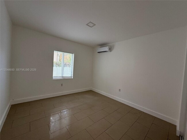 Foto del edificio - 242 NE 55th Terrace
