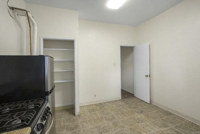 Building Photo - 37 Isis St