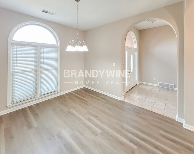 Building Photo - 8301 Meadow Vale Dr