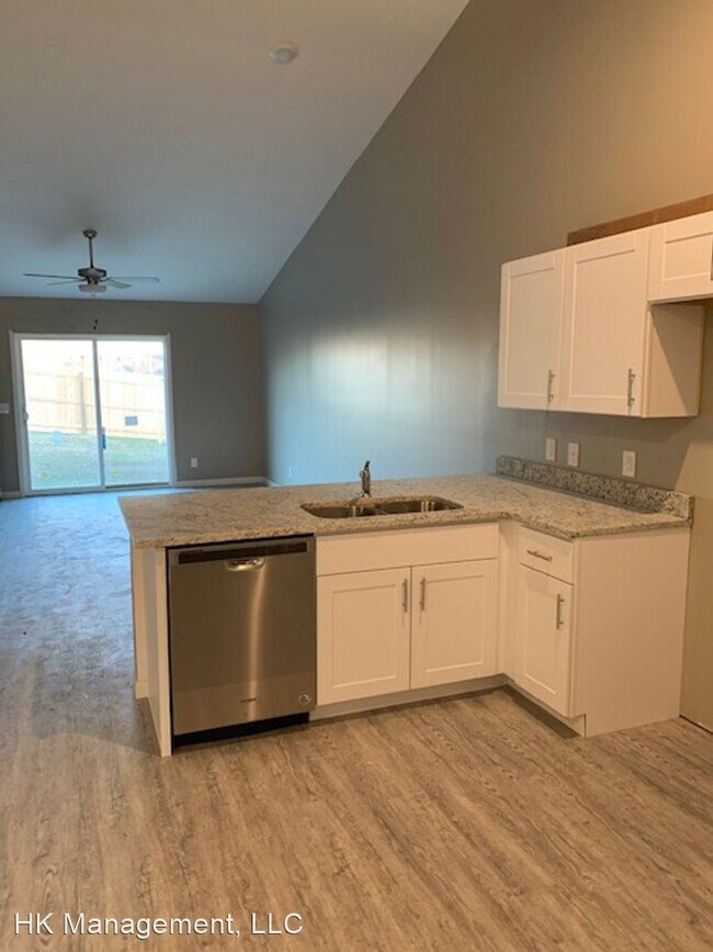 Building Photo - 4 br, 4 bath House - 1051 N 170th Ave