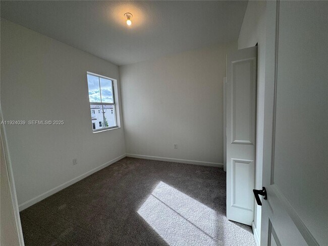 Foto del edificio - 2716 SE 26th Ave