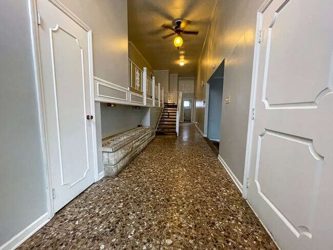 Foto del edificio - 824 W Wayne St