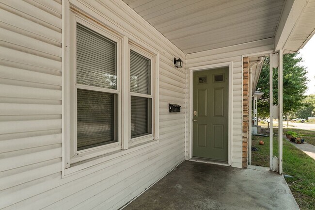 Building Photo - Stanford Duplex
