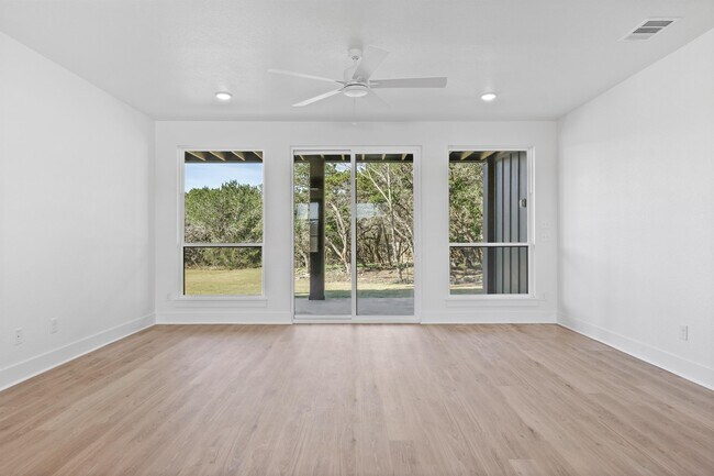 Building Photo - 1326 Morgan's Point Rd