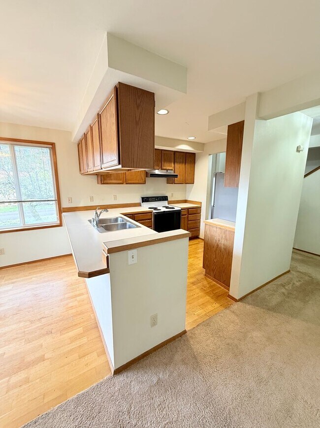 Building Photo - Spacious home close to Silverdale.