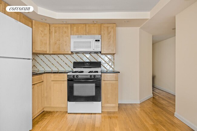 Building Photo - 305 12th St