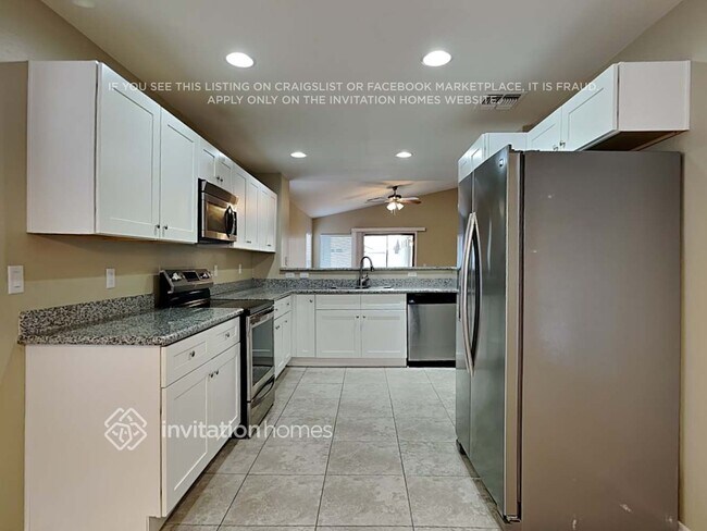 Foto del edificio - 16055 W Acapulco Ln