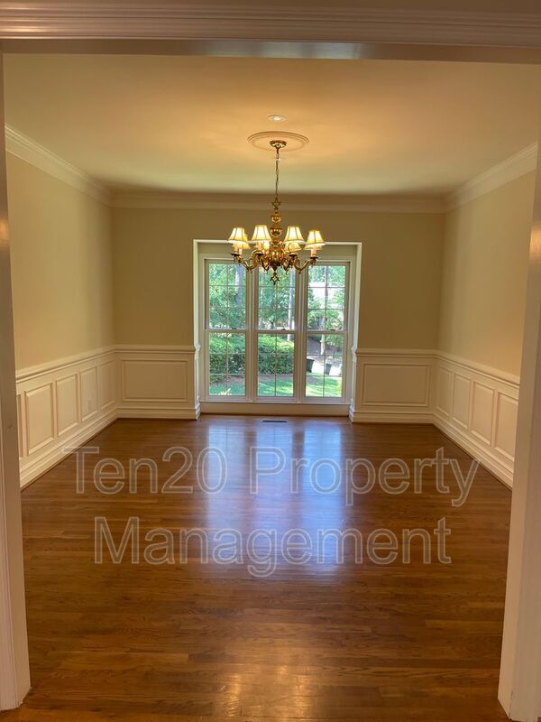 Building Photo - 1544 Glencoe Dr