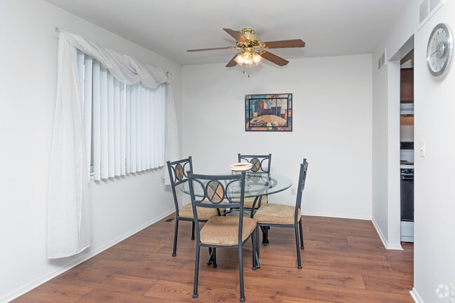 1HAB, 1BA - 800 ft² - Riverstone