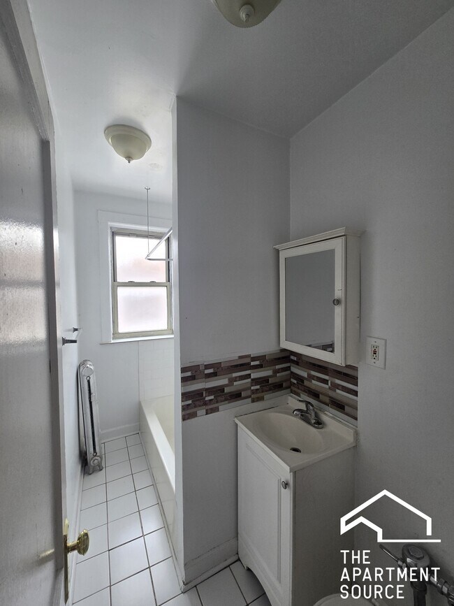 Building Photo - 2348 W Touhy Ave