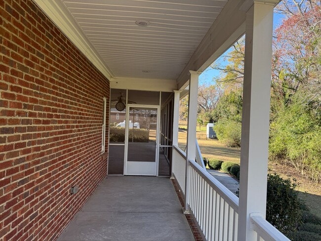 Building Photo - Lexington