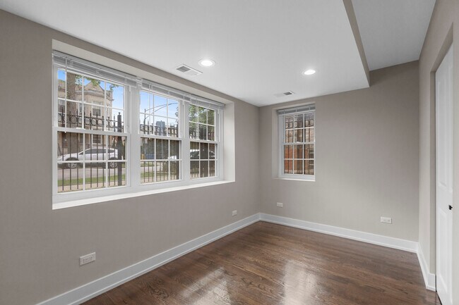 Foto del edificio - 2618 N Mozart St