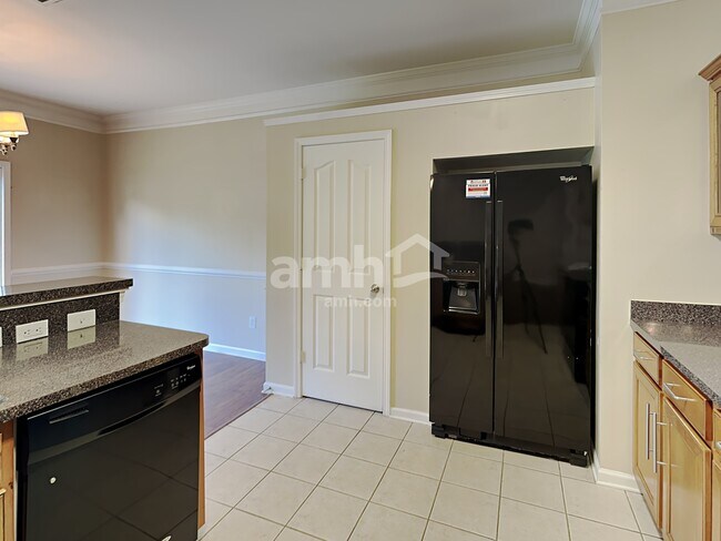 Foto del edificio - 2411 Cairns Mill Ct