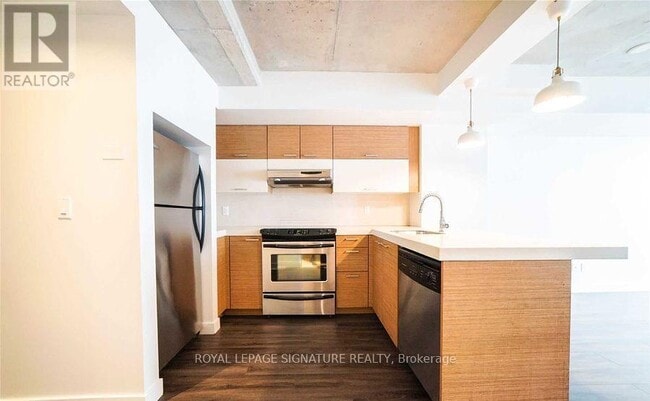 Building Photo - 55 Stewart St