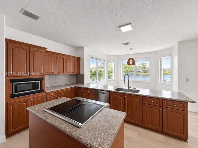 Building Photo - 3821 SW 167th Ave