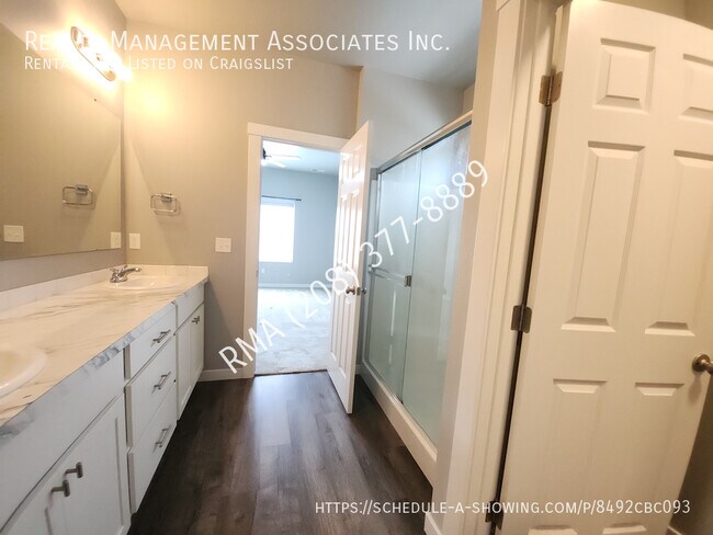 Building Photo - Newer 4 Bedroom House in South Nampa