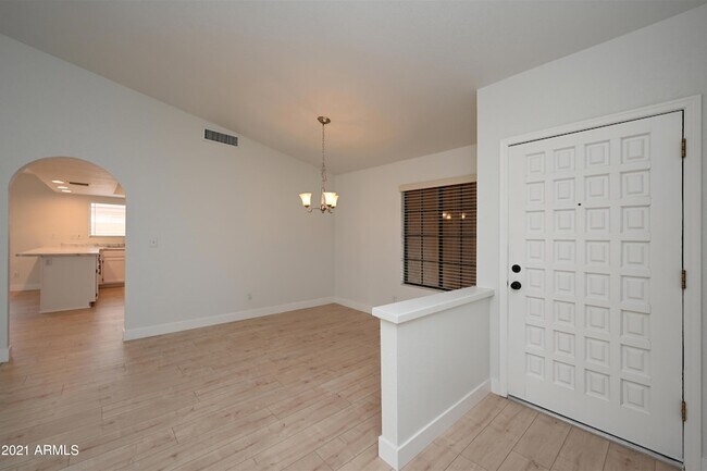 Foto del edificio - 7301 W Canterbury Dr