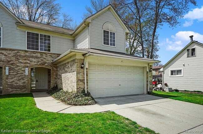 Building Photo - 15115 Fairfield St