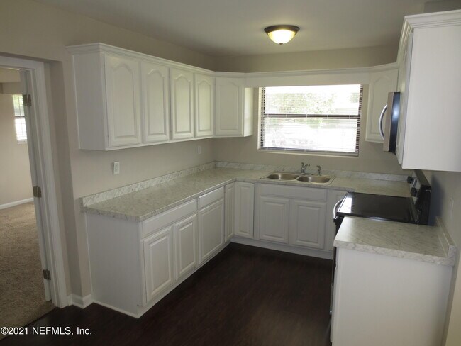 Foto del edificio - 1912 Monteau Dr