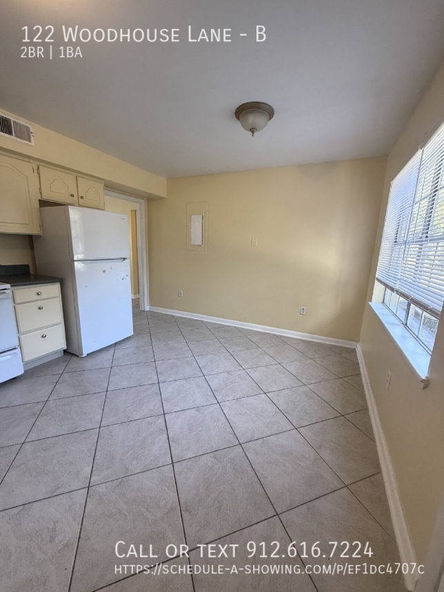 Building Photo - 122 Woodhouse Ln