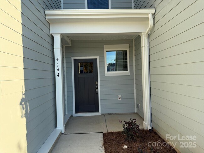 Foto del edificio - 4144 Steel Wy