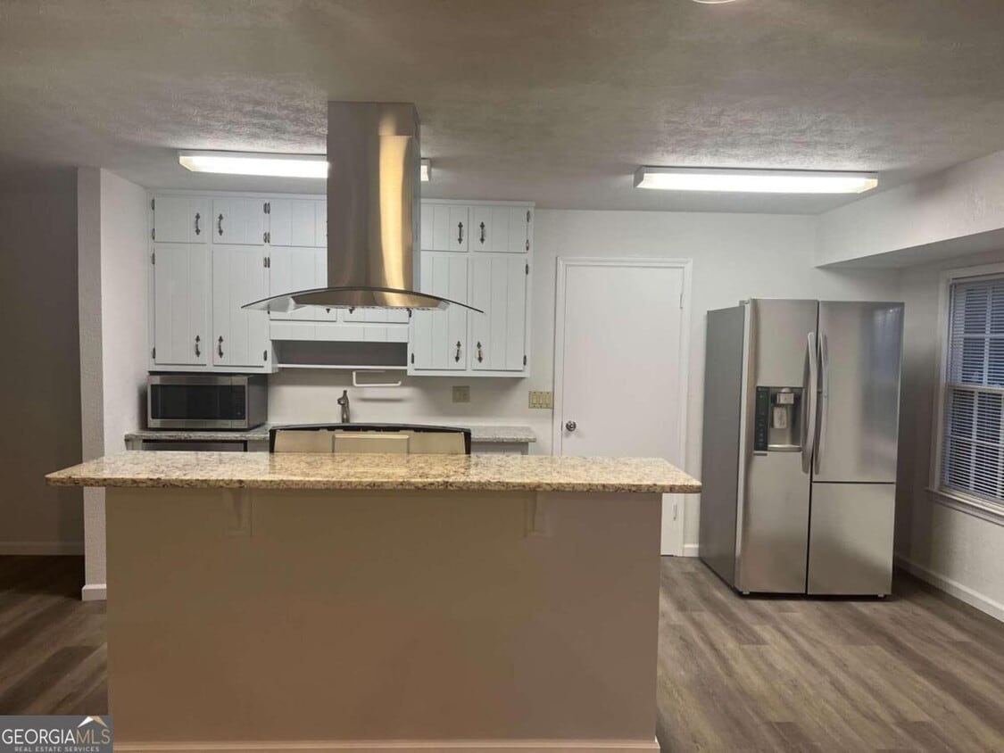 Building Photo - 1128 Wildwood Ln