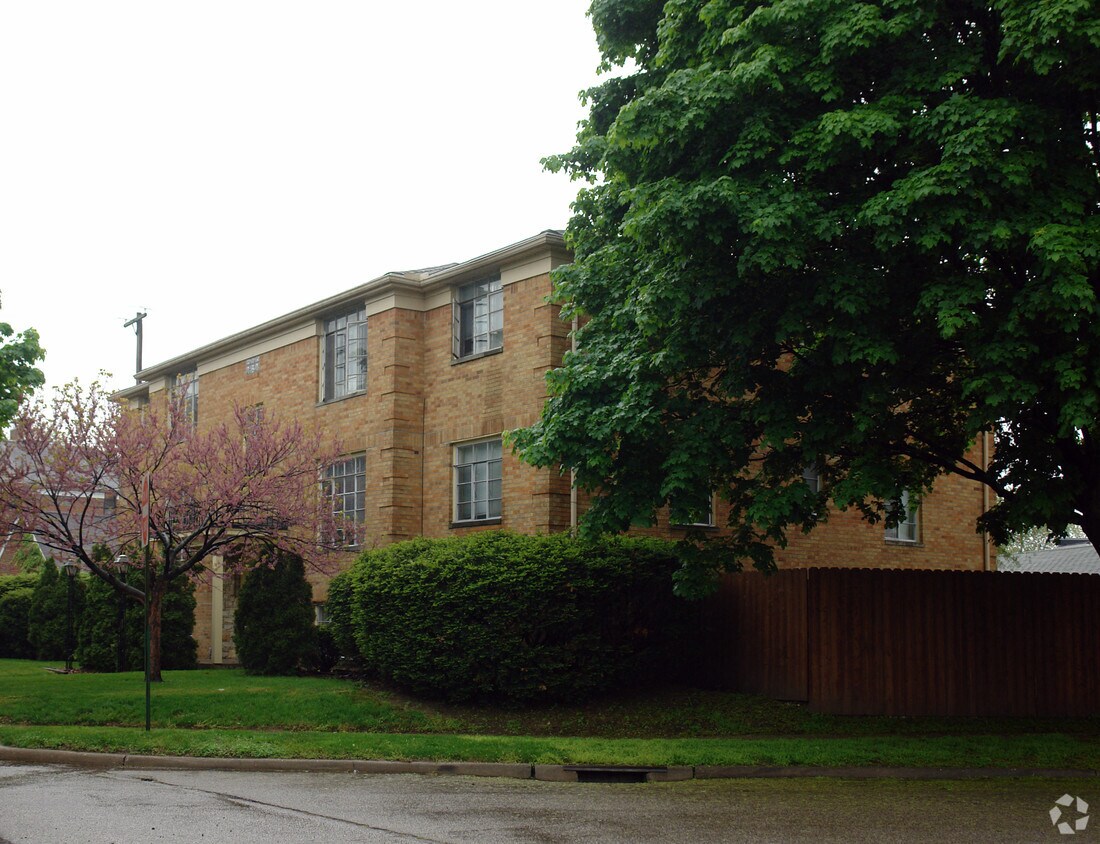 Primary Photo - 2847 Groveland Rd